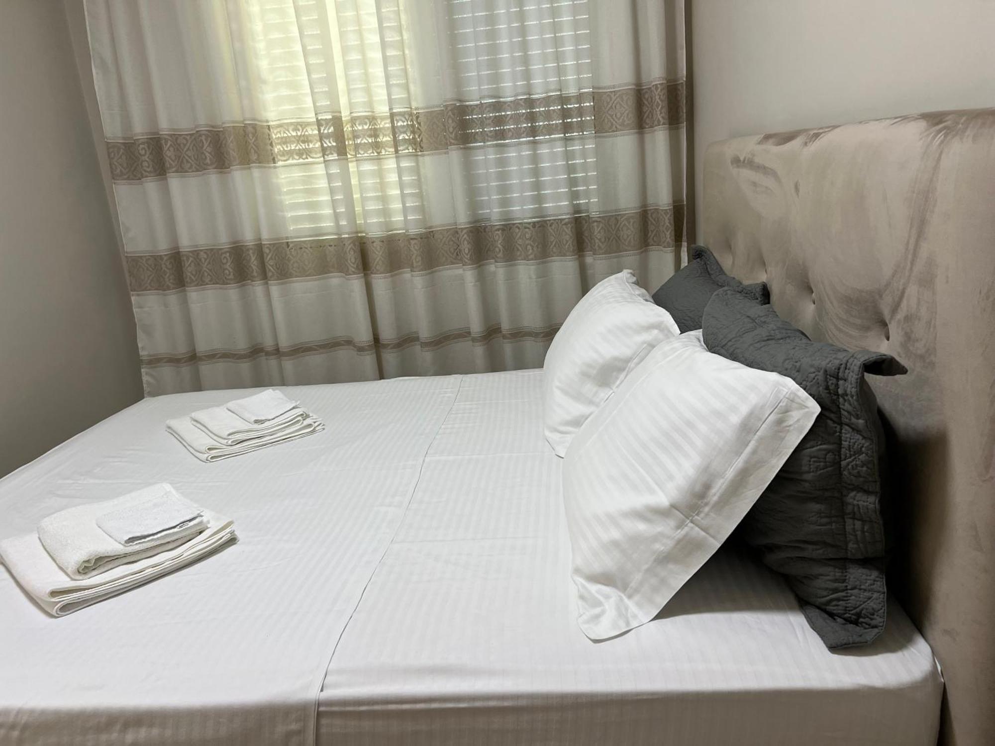 Center View Luxury Apartment Tirana Buitenkant foto