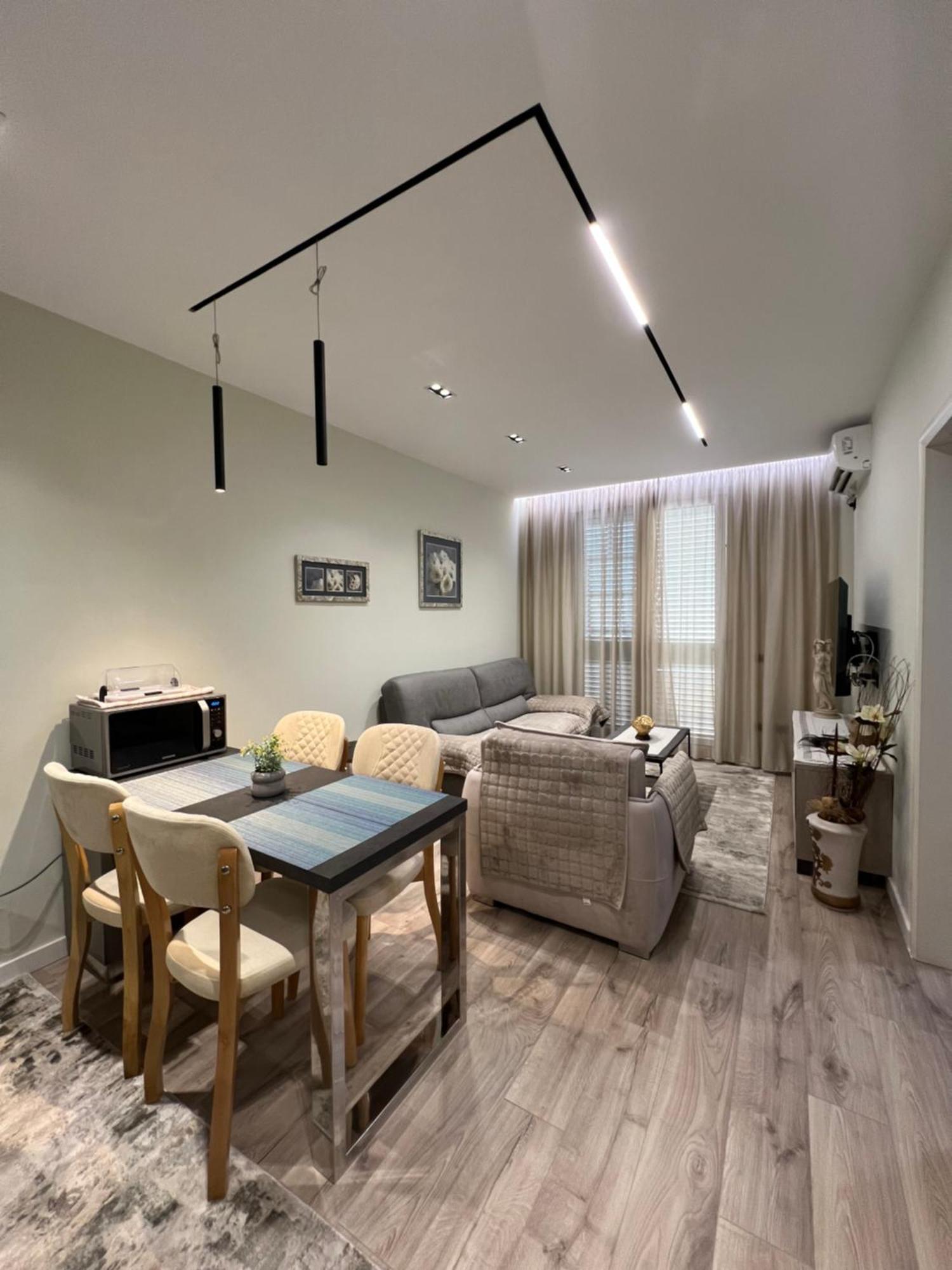 Center View Luxury Apartment Tirana Buitenkant foto