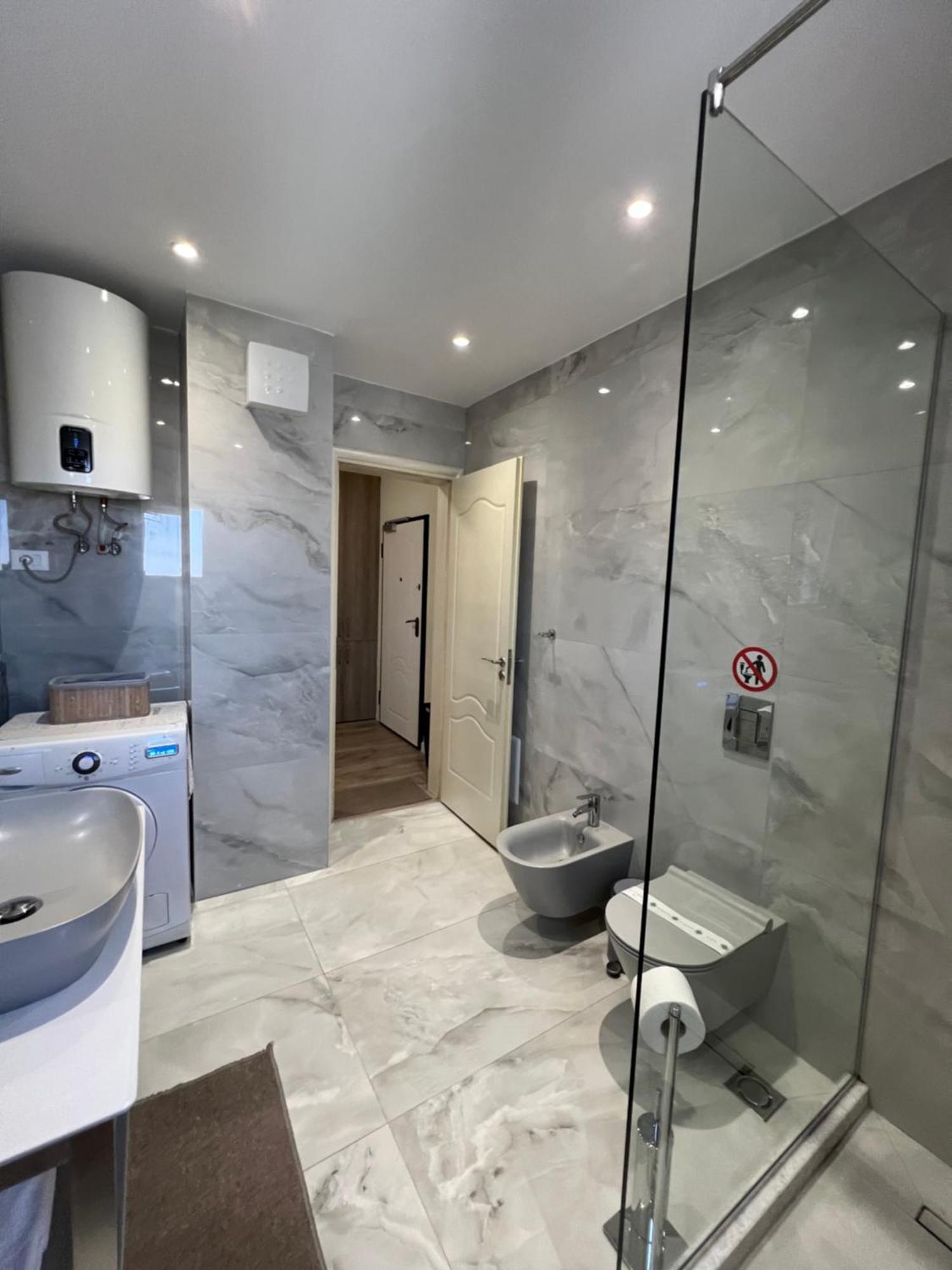 Center View Luxury Apartment Tirana Buitenkant foto