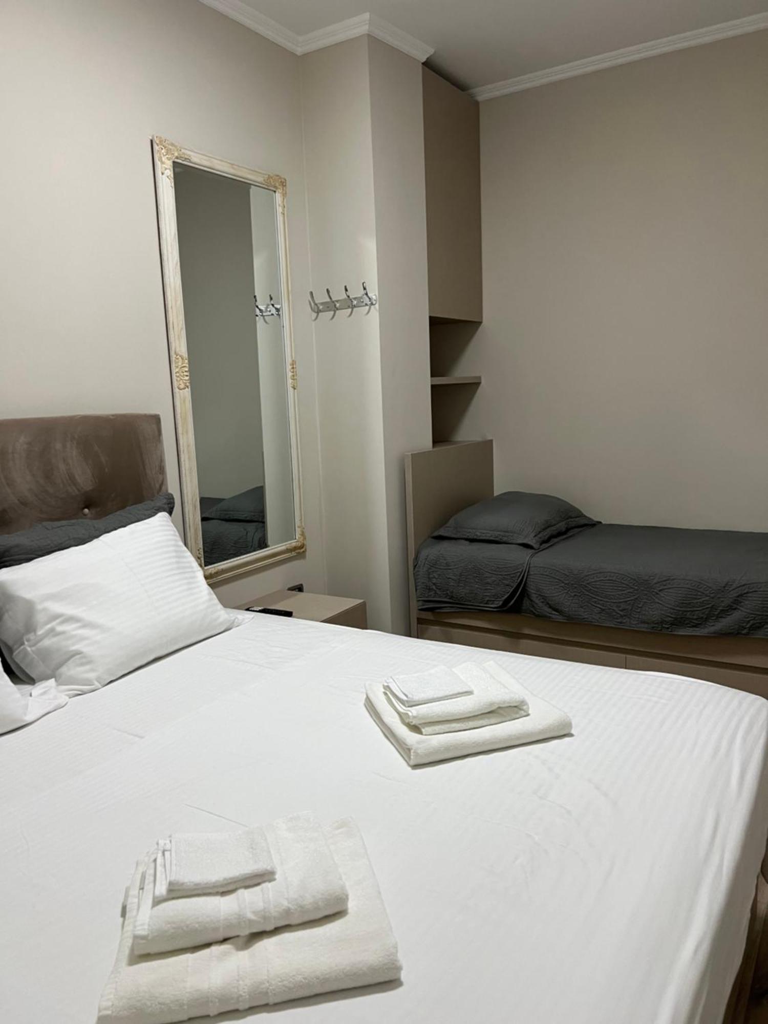 Center View Luxury Apartment Tirana Buitenkant foto