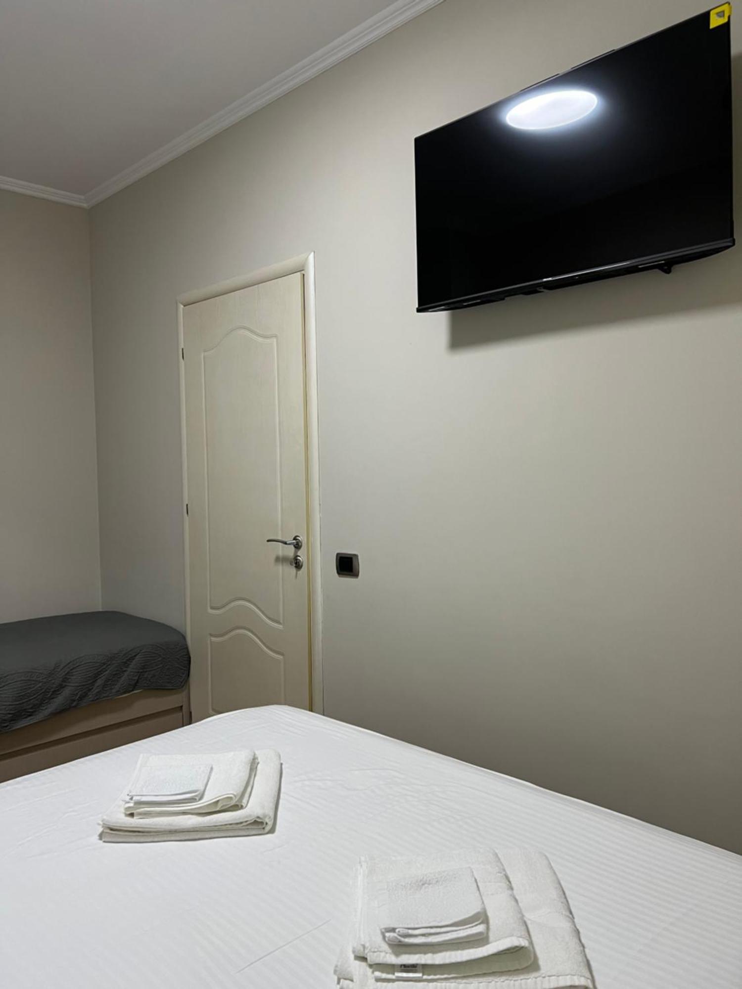 Center View Luxury Apartment Tirana Buitenkant foto