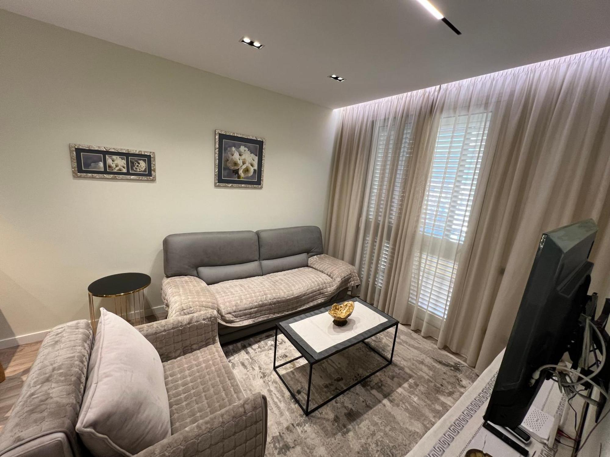 Center View Luxury Apartment Tirana Buitenkant foto