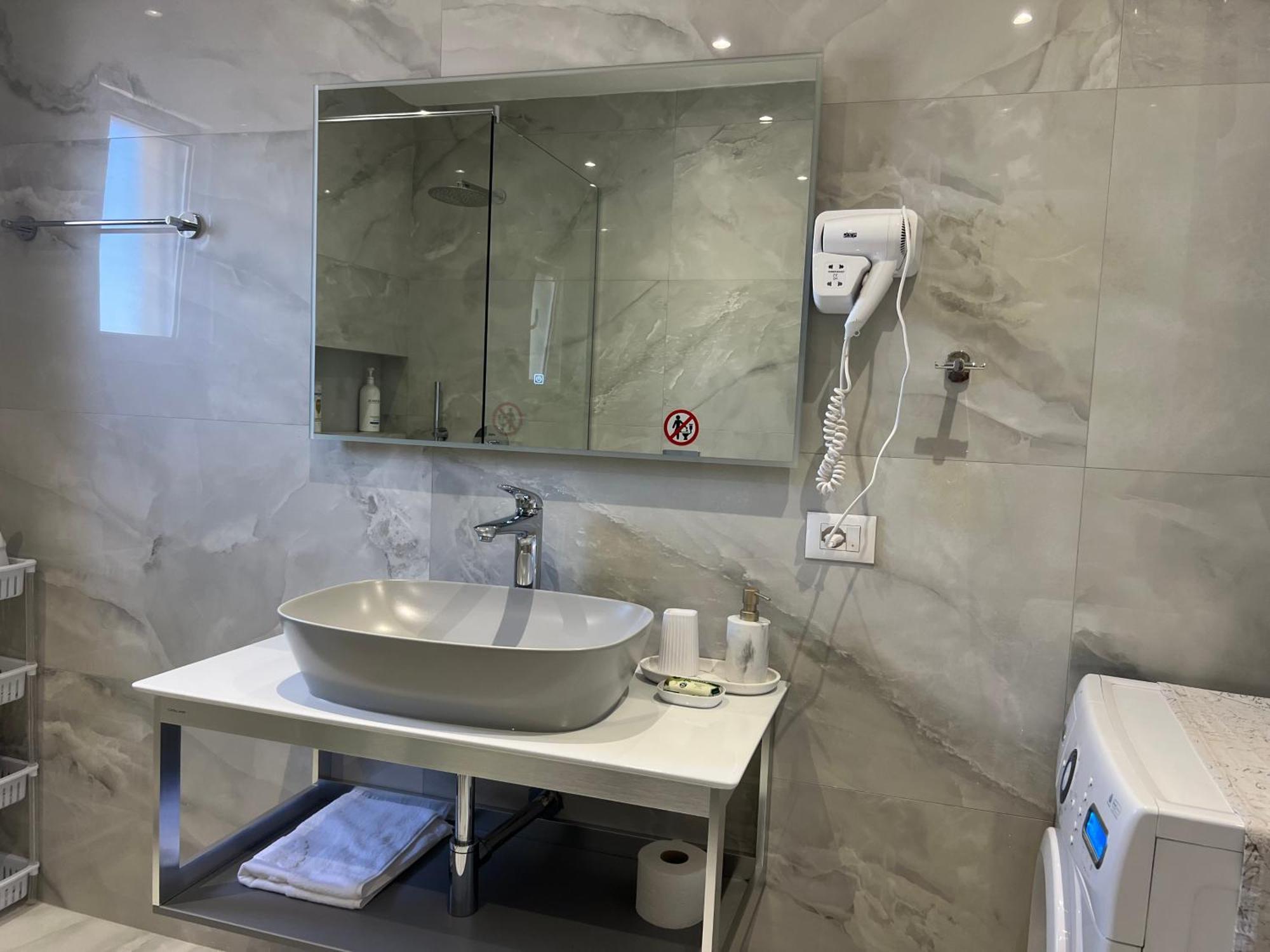 Center View Luxury Apartment Tirana Buitenkant foto